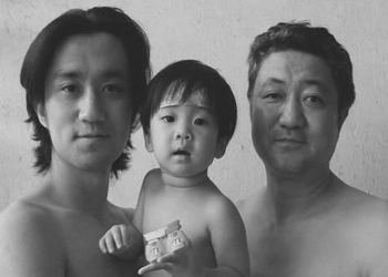 Pai e filho tiram fotos juntos por 27 anos, veja o resultado