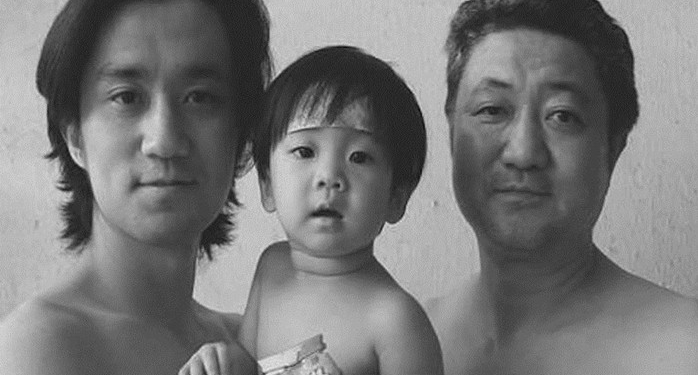 Pai e filho tiram fotos juntos por 27 anos, veja o resultado