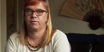 Pai deixa família para viver como menina