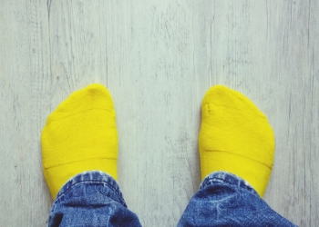 Essas meias criam eletricidade a partir da urina