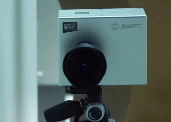 Câmera capaz de filmar objetos atrás de paredes