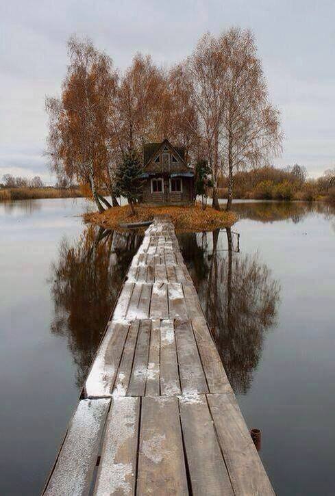 casa abandonada lago