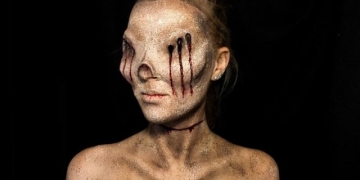 Com 16 anos essa garota é literalmente um monstro com maquiagem