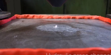 Diamantes resistem contra uma prensa hidráulica?