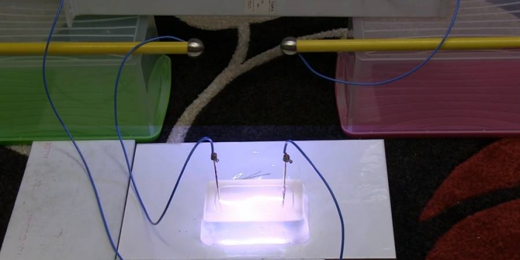 Qual o impacto de 100 mil volts no corpo humano?