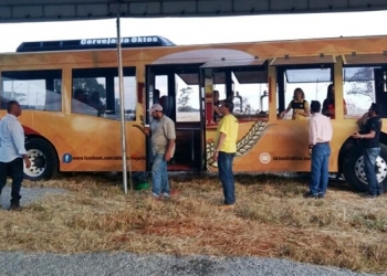 Ônibus Boteco é apresentado em feira de Goiás