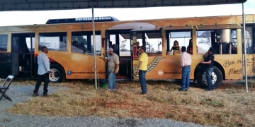 Ônibus Boteco é apresentado em feira de Goiás