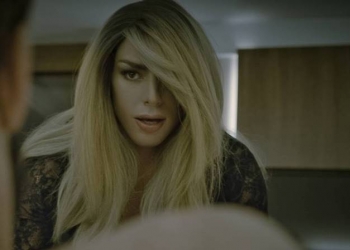 Cauã Reymond vive mulher em clipe musical