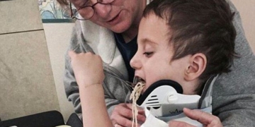 Mulher salva menino de 4 anos de ser decapitado