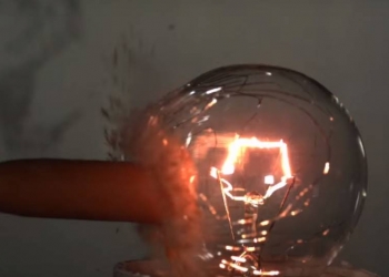 Essa arma de cenouras produz colisões incríveis e perigosas