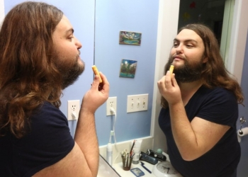 Mulher de 39 anos desiste de lutar contra barba