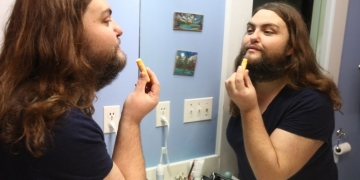 Mulher de 39 anos desiste de lutar contra barba