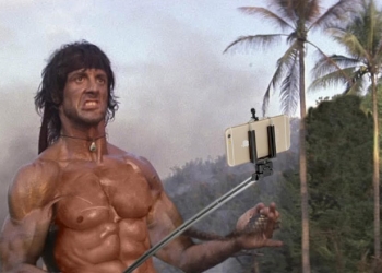 Trocaram as armas dessas imagens por pau de selfie