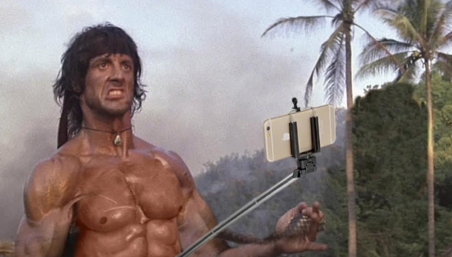 Trocaram as armas dessas imagens por pau de selfie