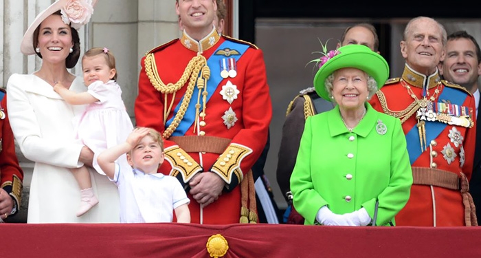 A rainha Elizabeth é gente como a gente e briga com o neto