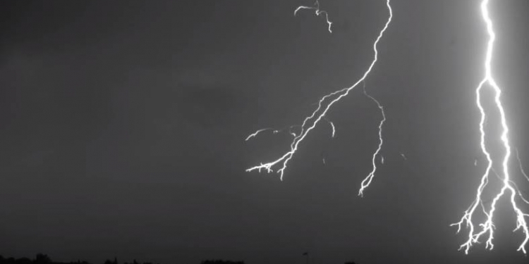 Esse vídeo vai mudar sua perspectiva sobre relâmpagos