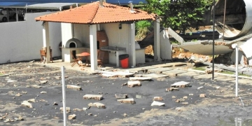 Nojento: rede de esgote rompe e inunda churrasco