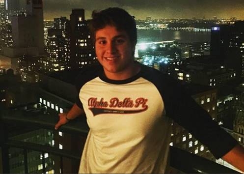 Jovem dos EUA esfaqueia casal e come rosto de uma das vítimas