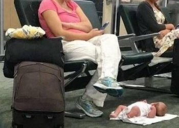 Foto de bebê no chão de aeroporto revolta internautas