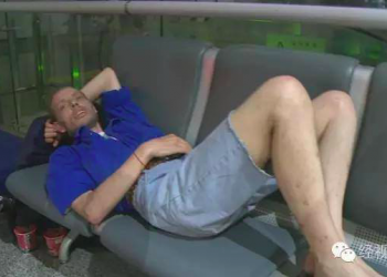 Esperando o mozão: cara mora por 10 dias em aeroporto