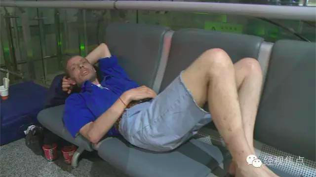 Esperando o mozão: cara mora por 10 dias em aeroporto