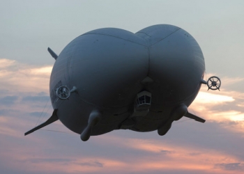 Parece um bumbum, mas é a maior aeronave do mundo