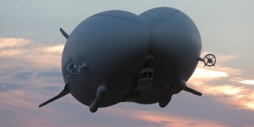Parece um bumbum, mas é a maior aeronave do mundo
