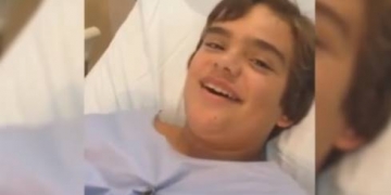 Depois de inalar apito, ele agora faz barulho ao respirar