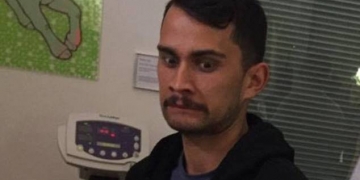 Essa é a cara de um pai que assiste o parto da filha