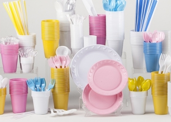 França é o primeiro país a banir plásticos descartáveis