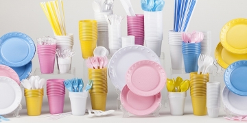 França é o primeiro país a banir plásticos descartáveis