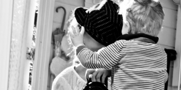 Na Inglaterra, mulher devolve filho adotivo a abrigo