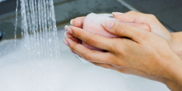 Por que os EUA baniram sabonetes “antibacterianos”?