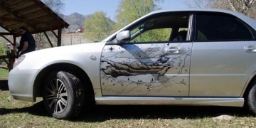 Esse artista russo te faria desistir de desamassar o carro