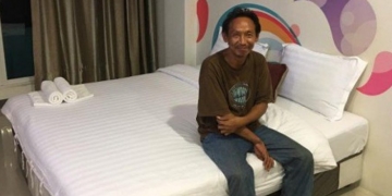 Morador de rua devolve carteira e recebe emprego