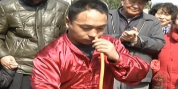 Chinês consegue encher um pneu usando seu nariz