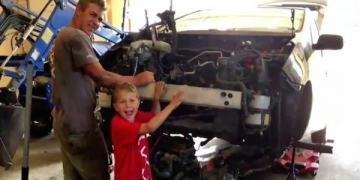 Como esse menino de 9 anos ergueu um carro para salvar o pai?