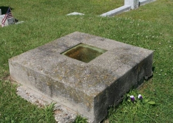 Por medo de ser enterrado vivo ele fez um túmulo com janela