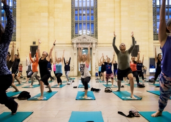 Essa faculdade católica baniu a ioga pelo seu “perigo espiritual”