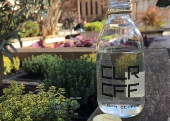 Já pensou tomar café transparente? No Reino Unido, dá!