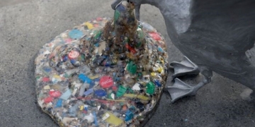 Artista plástico chama atenção para desastre ambiental