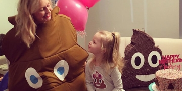Garotinha de 3 anos ganha festa temática sobre cocô