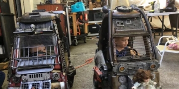 Esse pai customizou os carrinhos dos filhos no estilo Mad Max