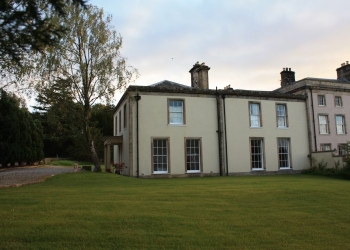 Você pode comprar essa mansão na Inglaterra por R$7, é sério!