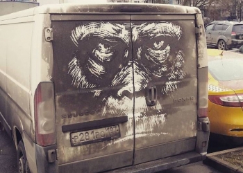 Artista russo transforma sujeira de carros em arte