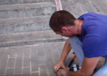 Ele ouviu um barulho e decidiu cavar, é inacreditável o que ele achou