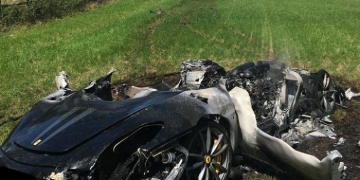 Ele comprou uma Ferrari e arrebentou em poucos minutos