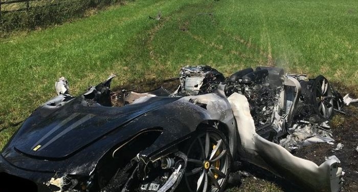 Ele comprou uma Ferrari e arrebentou em poucos minutos