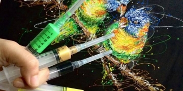 Incrível: essa enfermeira usa suas seringas para pintar quadros