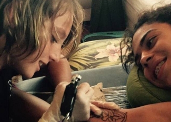 Você deixaria um garoto de 12 anos tatuar sua pele?